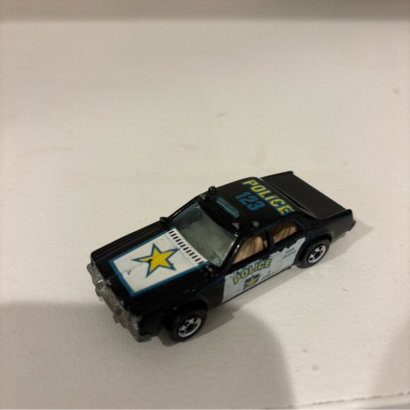 Hot Wheels 1977 Police Cruiser Toy Car 1:64 - Picture 2 of 7